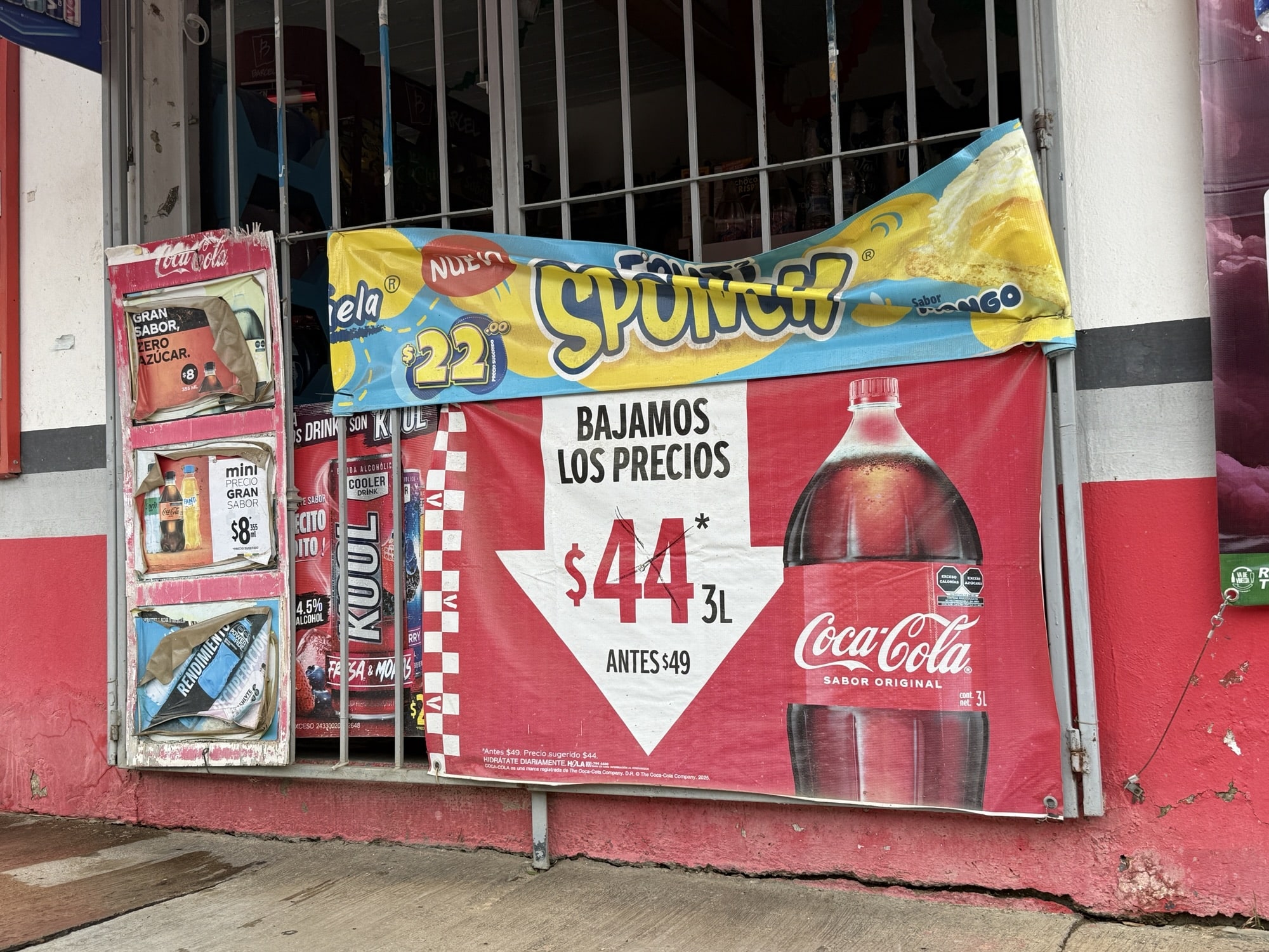 Des pubs Coca PARTOUT!